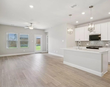 525 Blanton Street - Photo Thumbnail 8
