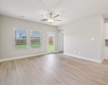525 Blanton Street - Photo Thumbnail 17