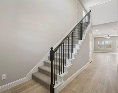 525 Blanton Street - Photo Thumbnail 1