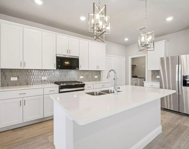 525 Blanton Street - Photo Thumbnail 9