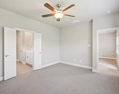 525 Blanton Street - Photo Thumbnail 18