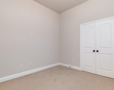 229 Dakota Drive - Photo Thumbnail 18