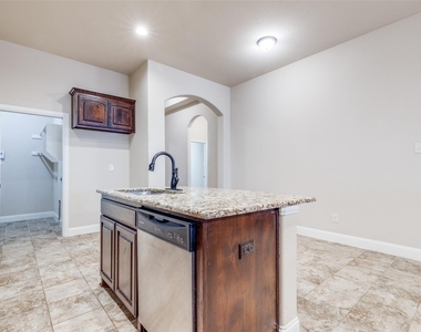 229 Dakota Drive - Photo Thumbnail 11