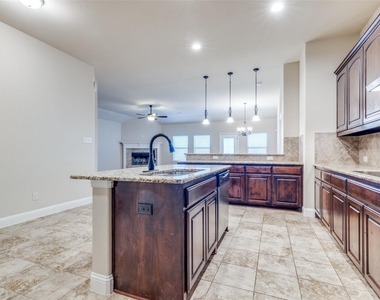 229 Dakota Drive - Photo Thumbnail 8