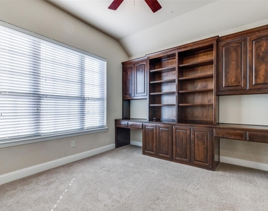 229 Dakota Drive - Photo Thumbnail 2