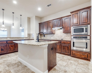 229 Dakota Drive - Photo Thumbnail 7
