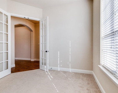 229 Dakota Drive - Photo Thumbnail 1
