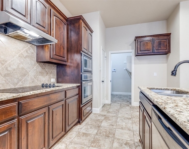 229 Dakota Drive - Photo Thumbnail 9