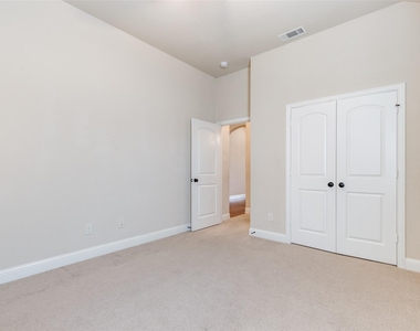 229 Dakota Drive - Photo Thumbnail 20