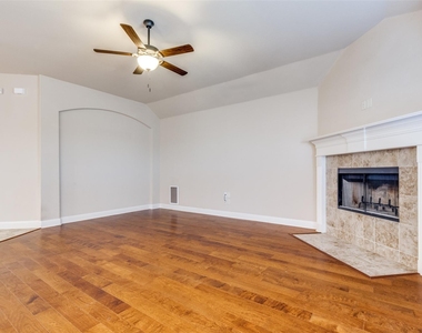 229 Dakota Drive - Photo Thumbnail 4