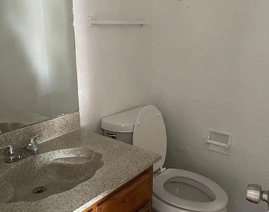 3072 W Sycamore Circle - Photo Thumbnail 6
