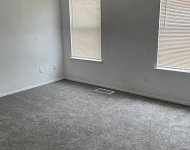 3072 W Sycamore Circle - Photo Thumbnail 12