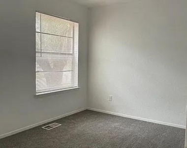 3072 W Sycamore Circle - Photo Thumbnail 11