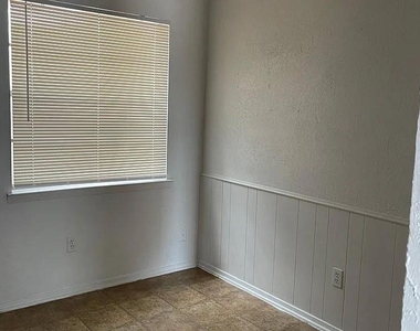 3072 W Sycamore Circle - Photo Thumbnail 7