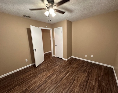 4707 Sausalito Drive - Photo Thumbnail 15