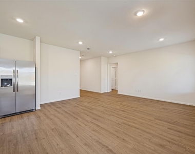 410 White Willow Drive - Photo Thumbnail 4