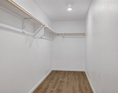 410 White Willow Drive - Photo Thumbnail 17