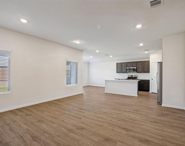 410 White Willow Drive - Photo Thumbnail 3
