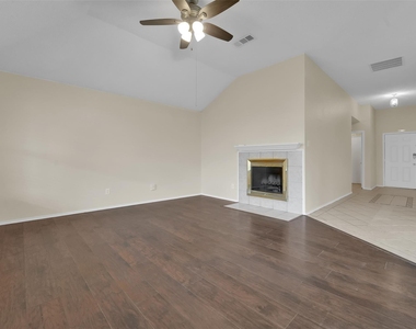 321 Dakota Drive - Photo Thumbnail 5