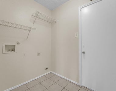 321 Dakota Drive - Photo Thumbnail 20