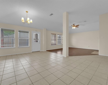 321 Dakota Drive - Photo Thumbnail 4