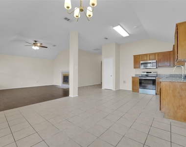 321 Dakota Drive - Photo Thumbnail 9