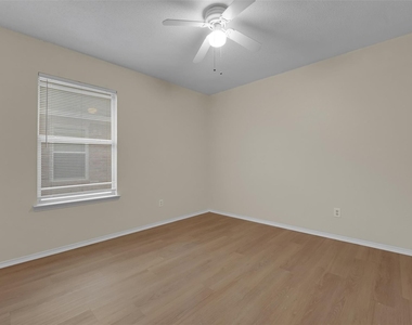 321 Dakota Drive - Photo Thumbnail 11
