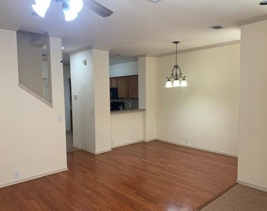 2226 Glacier Park Lane - Photo Thumbnail 2