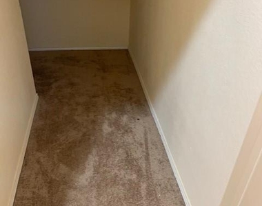 2226 Glacier Park Lane - Photo Thumbnail 16