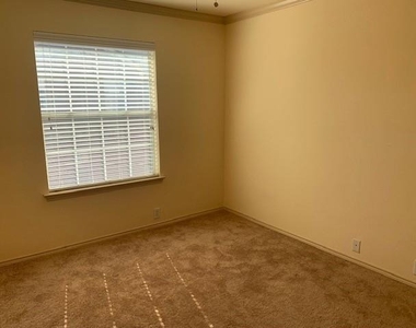2226 Glacier Park Lane - Photo Thumbnail 12