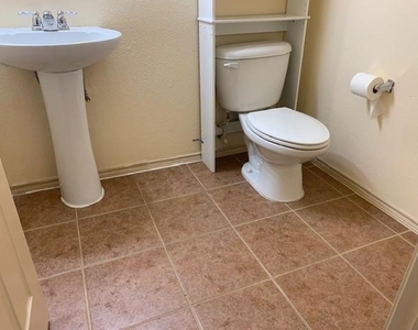 2226 Glacier Park Lane - Photo Thumbnail 7