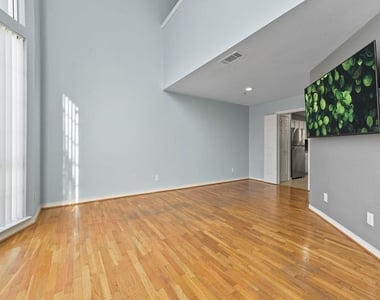 3100 Cole Avenue - Photo Thumbnail 7