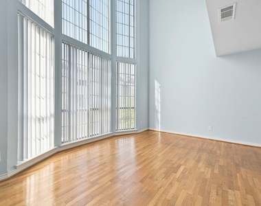 3100 Cole Avenue - Photo Thumbnail 3