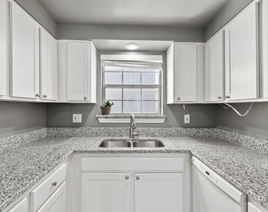3100 Cole Avenue - Photo Thumbnail 14