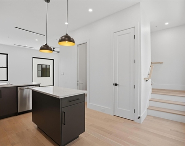 4526 Cabell Drive - Photo Thumbnail 3