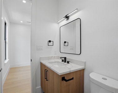 4526 Cabell Drive - Photo Thumbnail 5