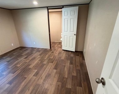 2034 Shelby Road - Photo Thumbnail 8
