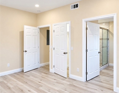 2500 Hermosa Ave - Photo Thumbnail 6