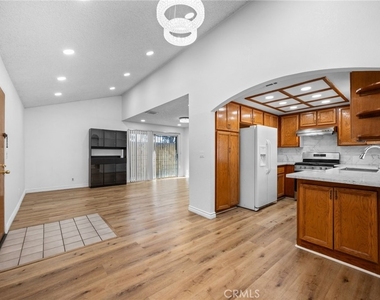 11855 Ramona - Photo Thumbnail 6