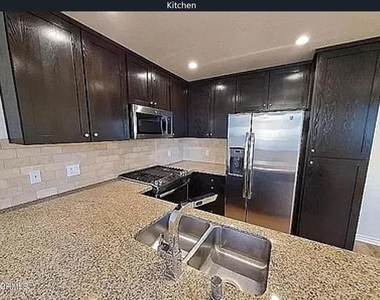 343 Newbury Vista Lane - Photo Thumbnail 5