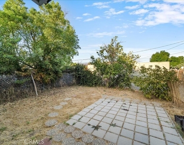 6642 Vineland Avenue - Photo Thumbnail 21