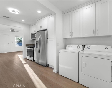 6642 Vineland Avenue - Photo Thumbnail 7