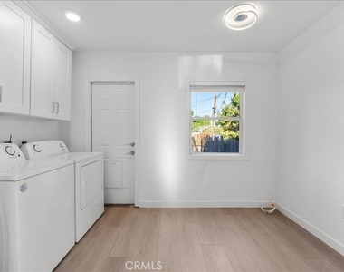 6642 Vineland Avenue - Photo Thumbnail 20