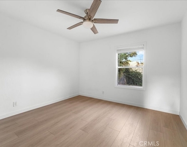 6642 Vineland Avenue - Photo Thumbnail 13