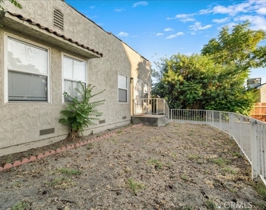 6642 Vineland Avenue - Photo Thumbnail 1