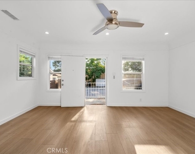 6642 Vineland Avenue - Photo Thumbnail 10