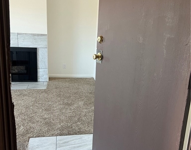 454 E Avenue Q3 - Photo Thumbnail 2