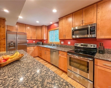 2300 Cypress - Photo Thumbnail 19