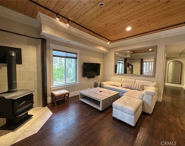 2300 Cypress - Photo Thumbnail 4