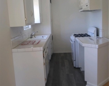 14301 Addison Street - Photo Thumbnail 5